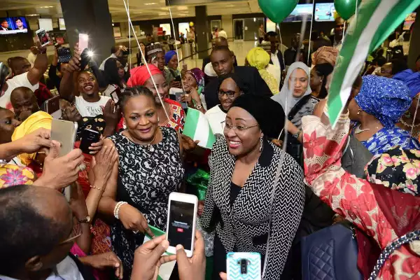 Nigerians excited as they welcome Aisha Buhari in Washington (Photos)